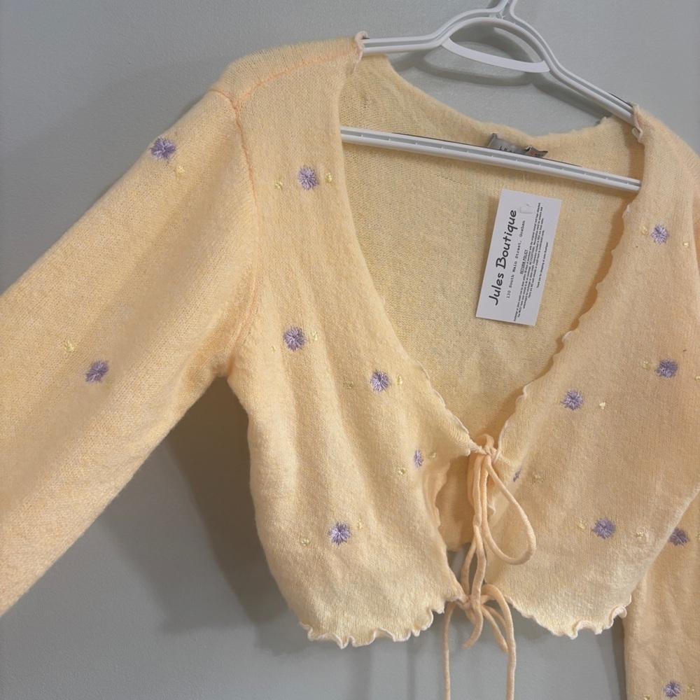 Lush Yellow and Purple Floral Knit embroidered tie front Cardigan medium - Picture 2 of 8
